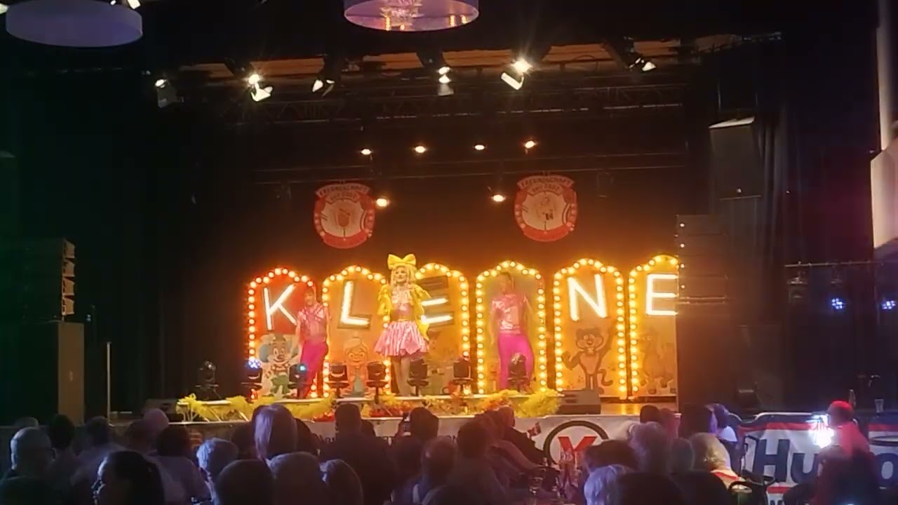 optreden les folles de gand op ledeberg karnaval weekend   Samantha Jones