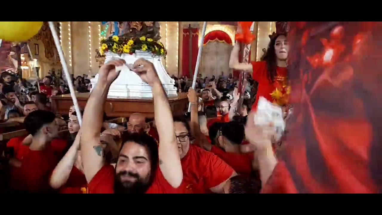 Festa ta Sant Andrija, 2024. Is-Sibt filgħaxija. Tlugħ l-istatwi ta l-Anġlu u ta Sant Andrija.