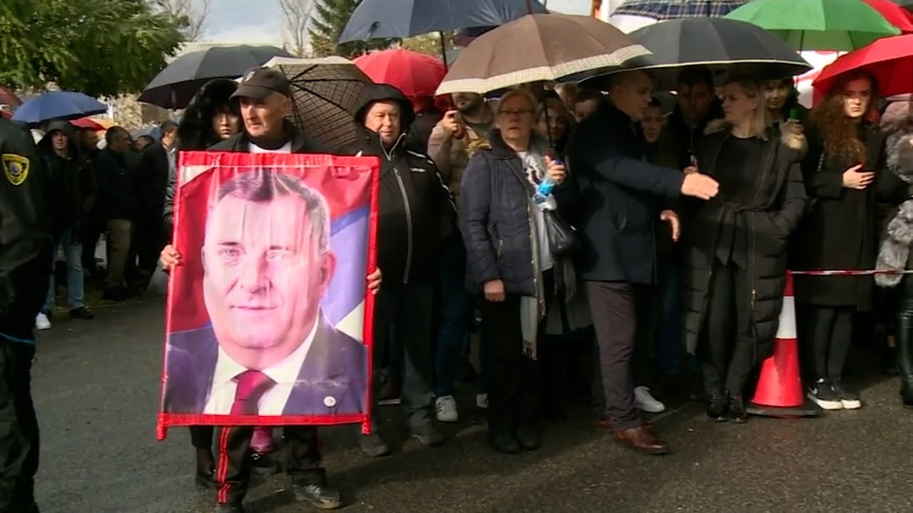 SNSD odbor za doček Milorada, Igora i Gorice Dodik pred Sudom BiH