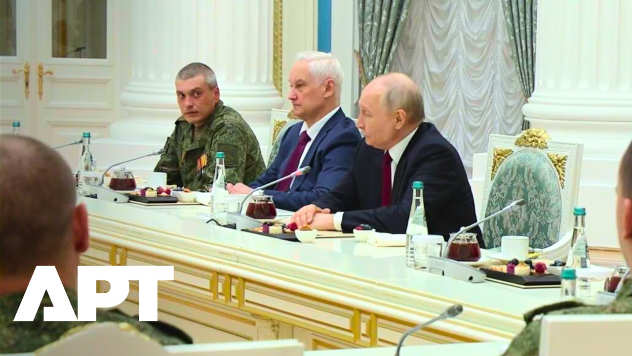 Путин встретился с ветеранами боевых действий на Украине в День России и поблагодарил бойцов на п...