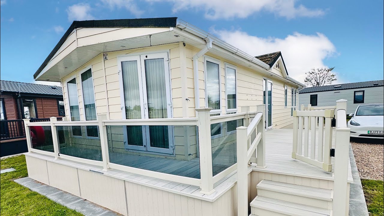 Lake Side Lodge Omar Snowdon 2 Bedroom 40 x 16 Sited On A 12 Month Park