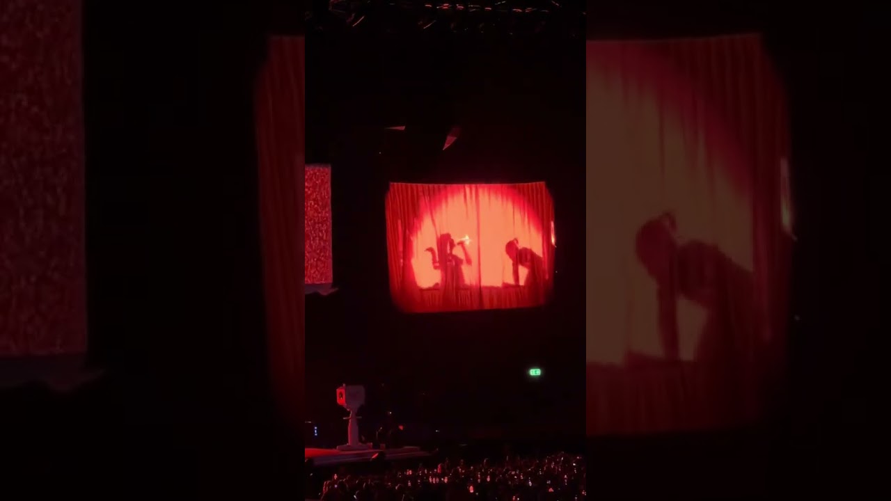 🏹 Sabrina Carpenter&rsquo;s Bed Chem outro for Copenhagen N2! 💋 | #shortnsweet #sabrinacarpenter