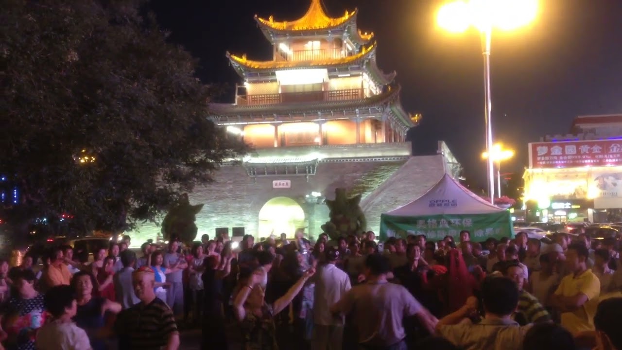 Jiuquan (Gansu) square dancing