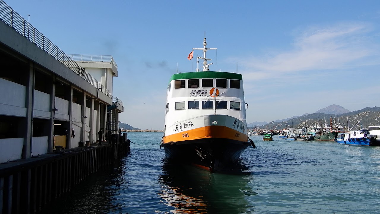 M/V XIN FA 新發 (新渡輪三層普通渡輪) berths Cheung Chau Ferry Pier 靠泊長洲渡輪碼頭