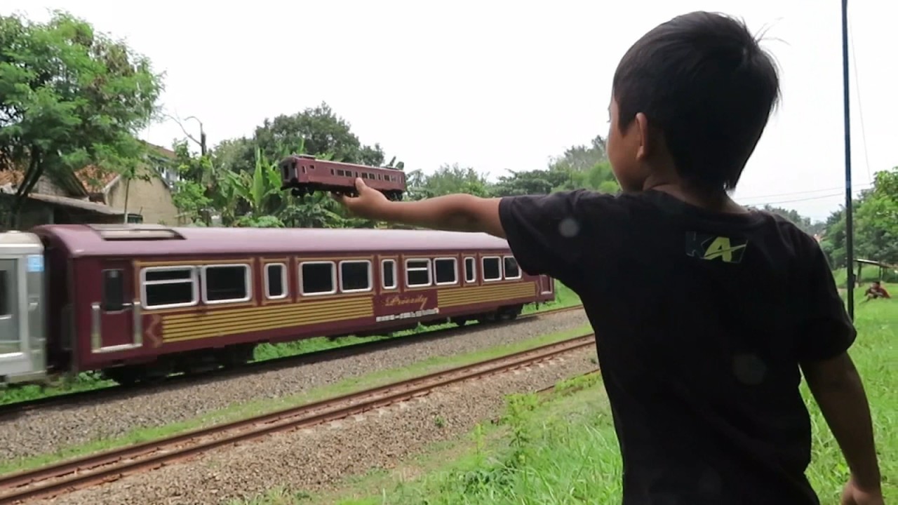 Kereta Api Priority di Rangkaian Parahyangan Gambir-Bandung #keretaapiindonesia