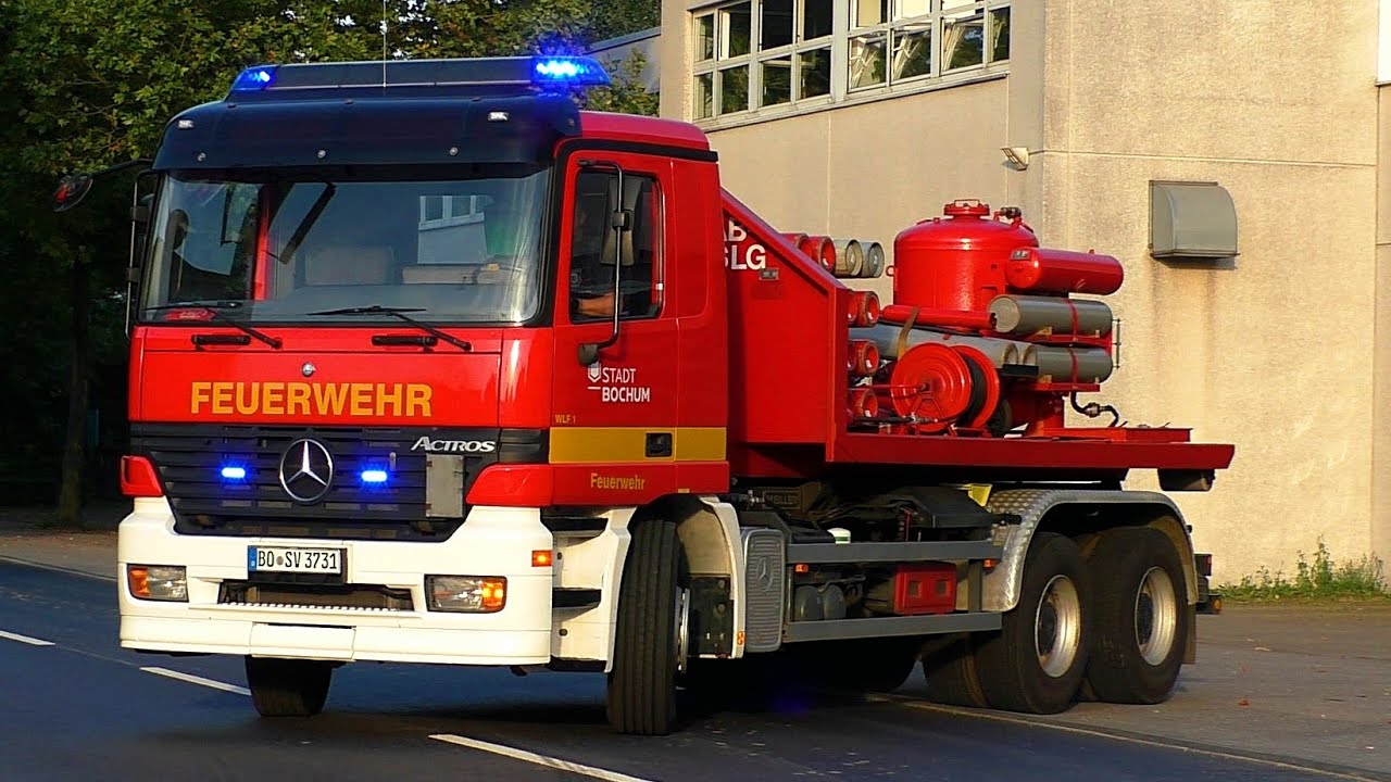 Lagerhallenbrand in Bochum! | Großeinsatz für die Einsatzkräfte - Einsatzfahrten