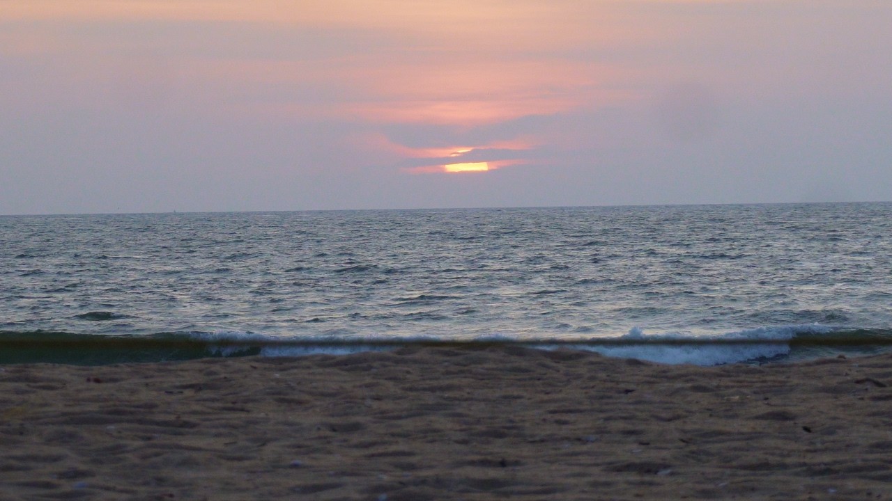sunset at tannirbhavi beach, mangaluru (a silent vlog)
