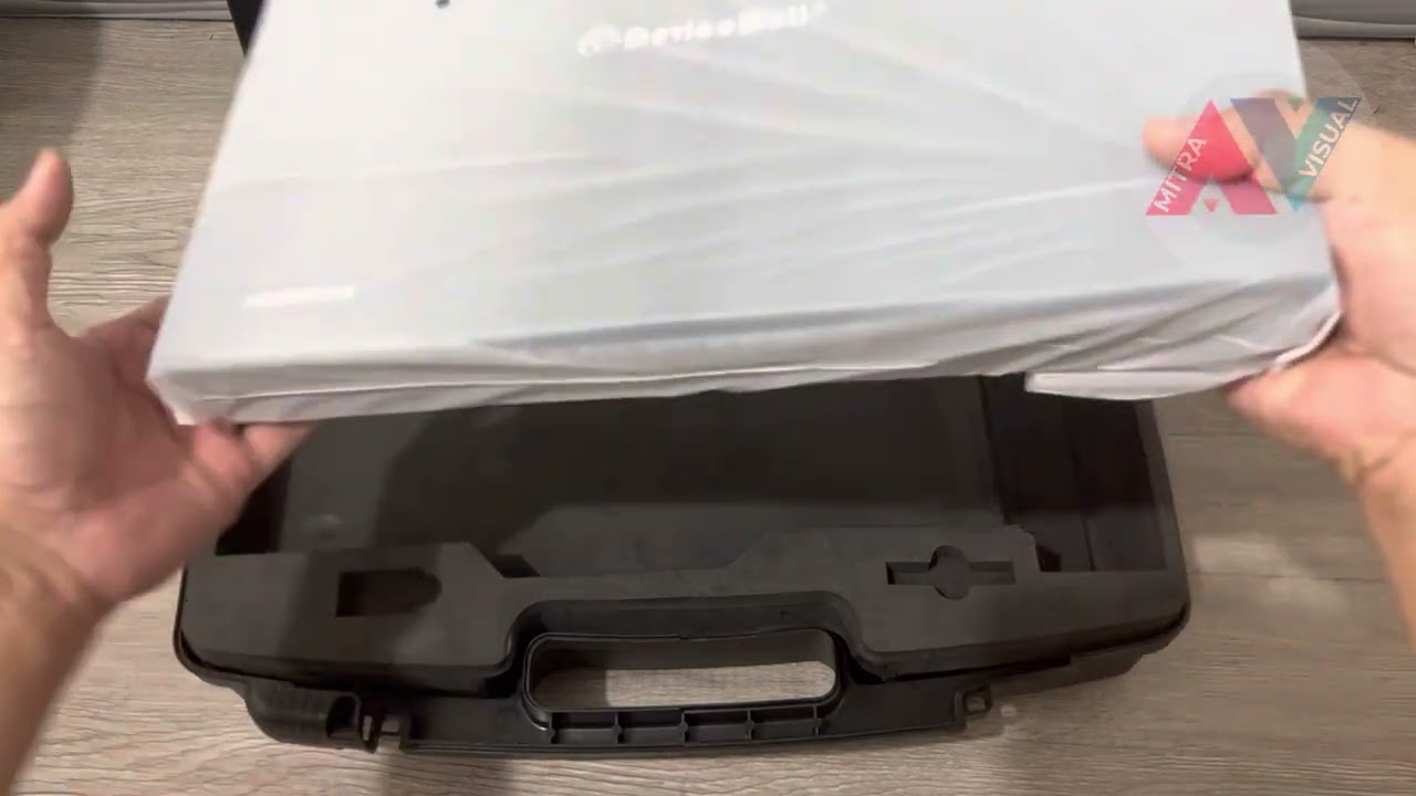 DEVICEWELL HDS9335 15.6" Portable Video Switcher