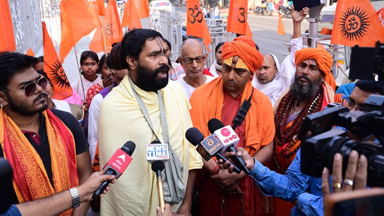 mahakumbh ko mritukum bola uskeliye protibad  baat #sanatandharma #viralvideo#hiranmoygoswami #india