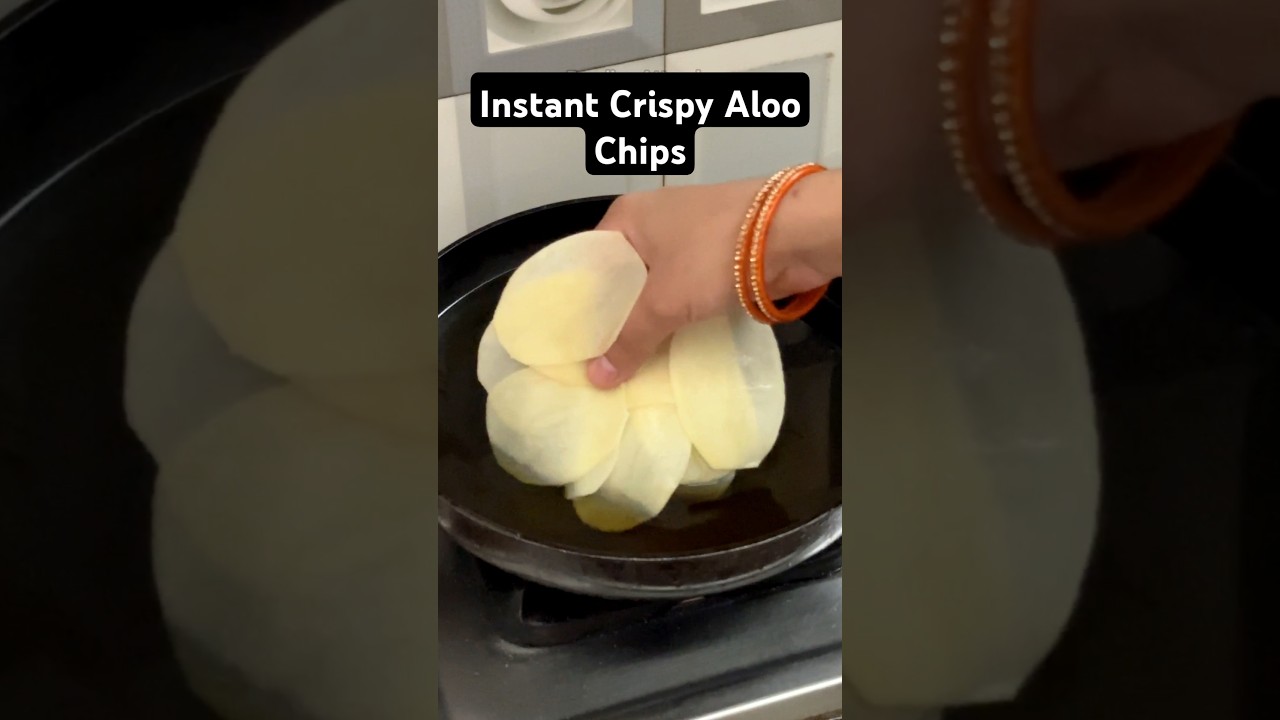 Make crispy potato chips quickly. Instant Aloo Chips #chips #shorts #trending #youtubeshorts