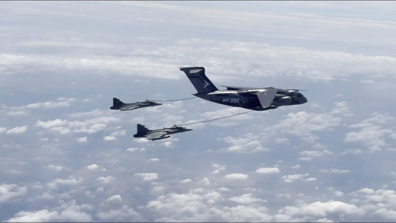 F-39E Gripen e KC-390 Millennium concluem voos de certifica&ccedil;&atilde;o de reabastecimento
