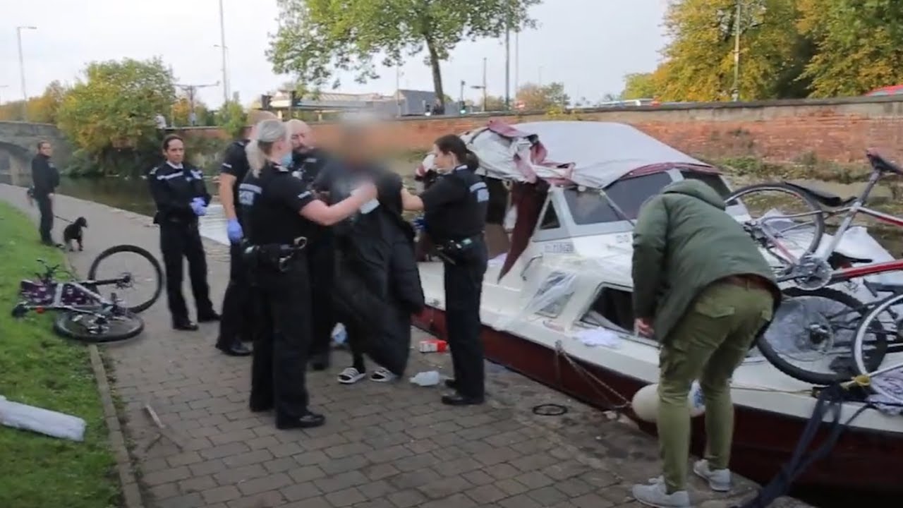 Officers raid boat in Nottingham city centre
