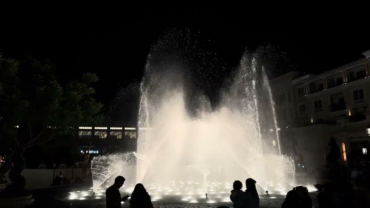 Americana at Brand Fountain - Suite From “The Polar Express” (Night) 4K