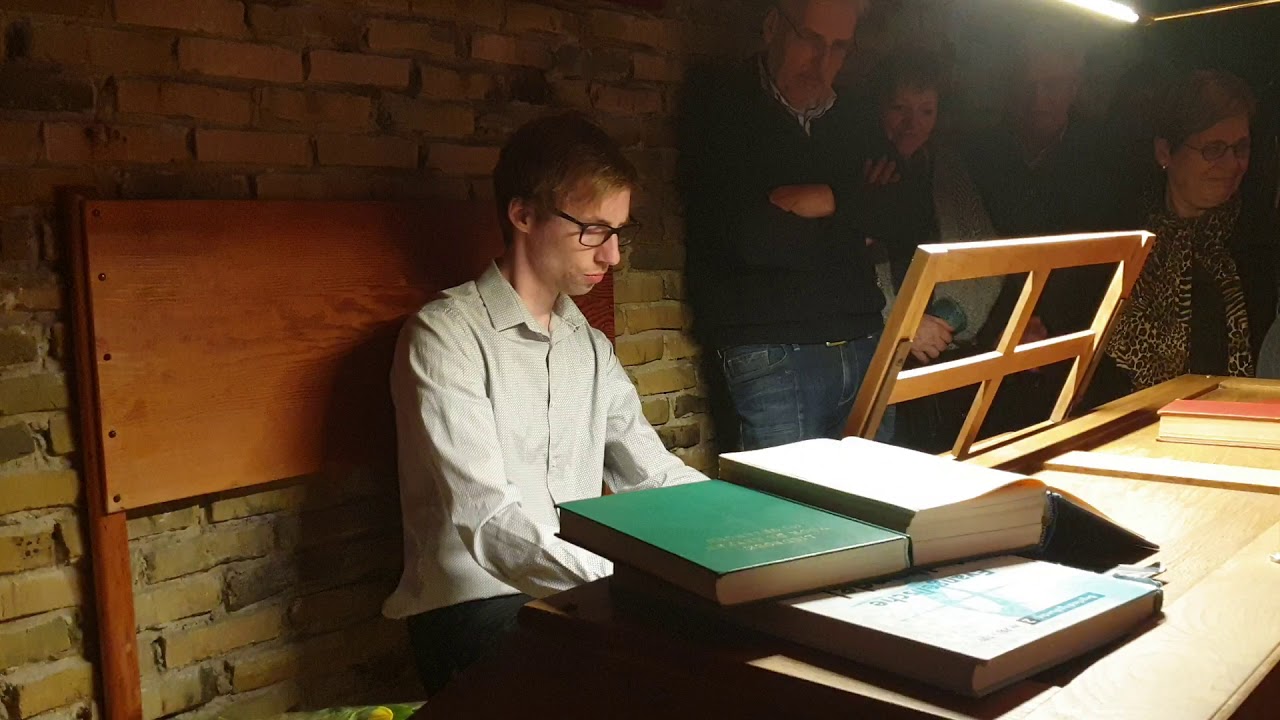 Gert van Hoef speelt Pirates of the Carribean op het orgel van de gereformeerde kerk Andijk (2)