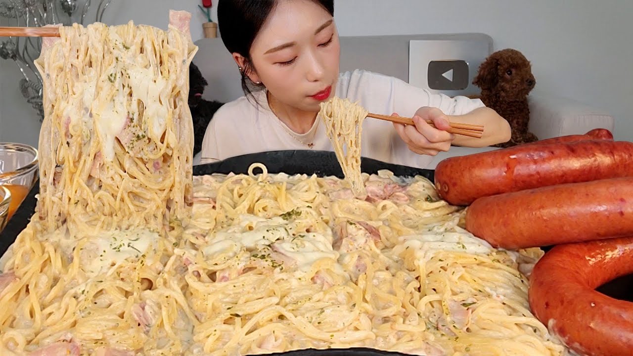 ASMR 꾸덕꾸덕~ 매운 까르보나라 치즈 킬바사소세지 석박지 먹방:) Spicy cream pasta cheese sausage Mukbang