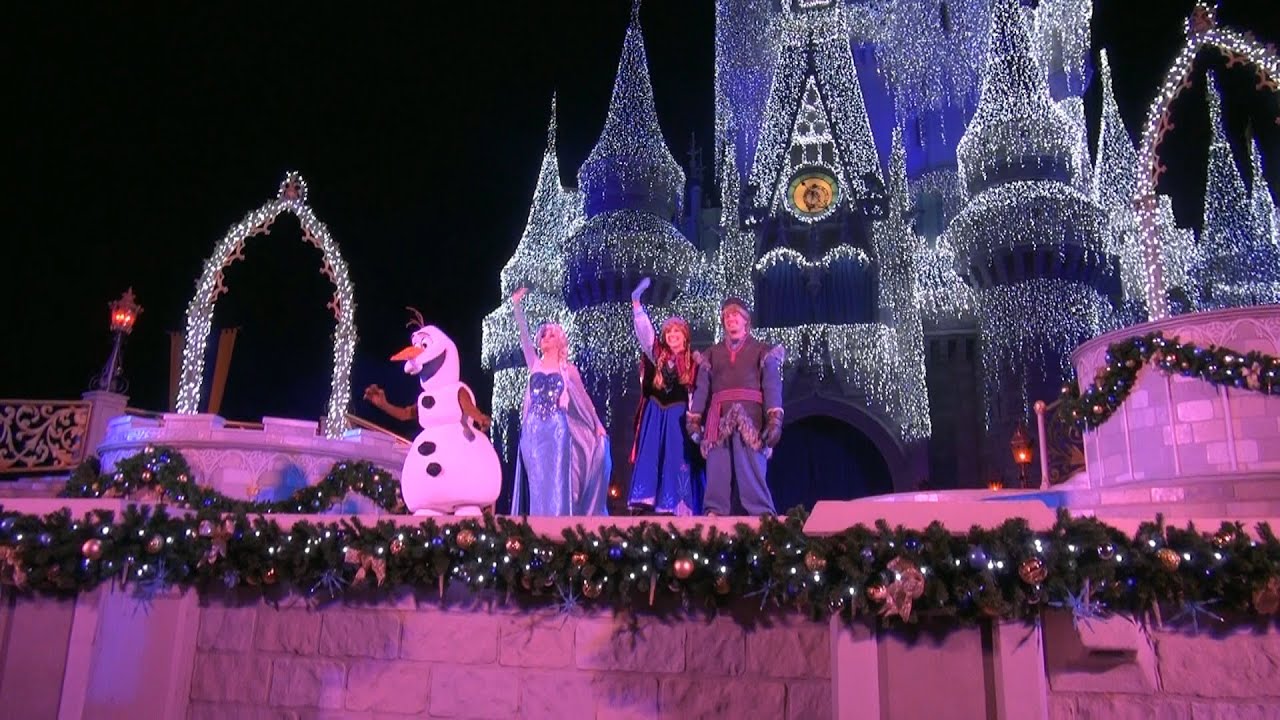 A Frozen Holiday Wish - QUEEN ELSA LIGHTS CINDERELLA CASTLE 2014 - Multi Angle Pandavision