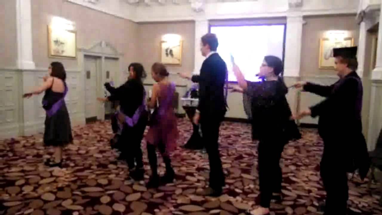Team V macarena!