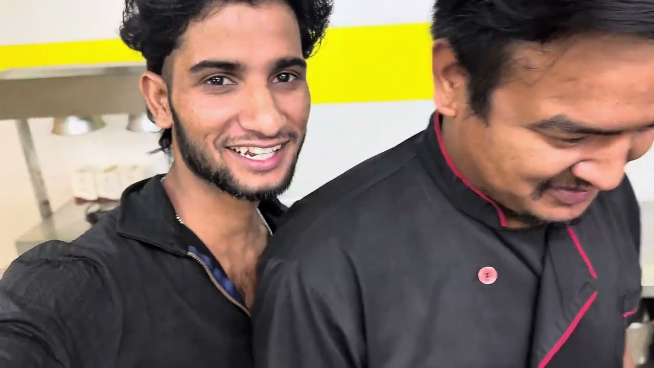 Ankit ki aaj chutti thi or safai ni ki room ki 