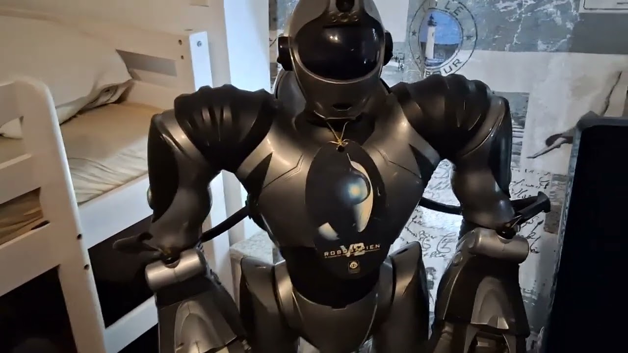 My brand New robosapien v2 in Silver