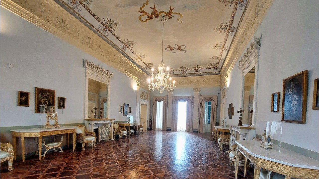 Il primo piano del Museo Nazionale della Ceramica Duca di Martina a Napoli