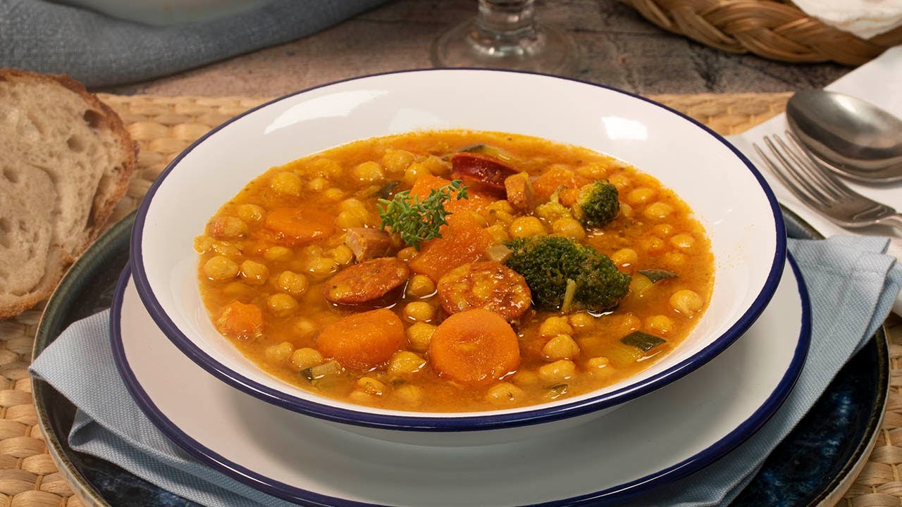 GARBANZOS GUISADOS CON VERDURAS Y CHORIZO