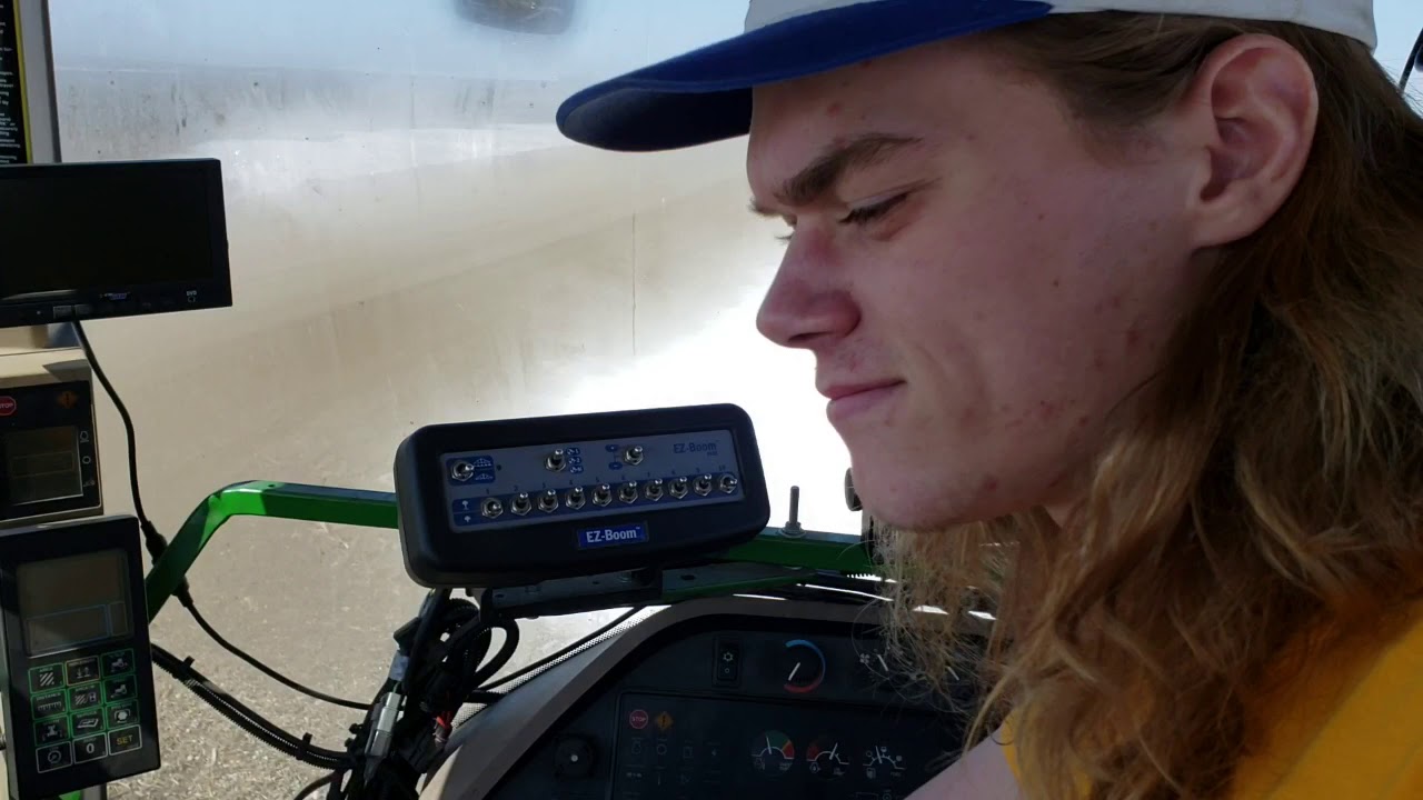 How to operate a John Deere 8400 tractor