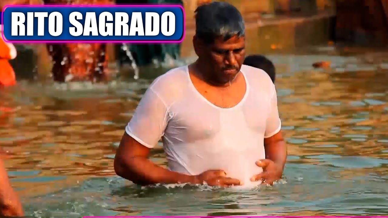 El rito sagrado de BAÑARSE en el GANGES, el río en donde flotan los cadáveres