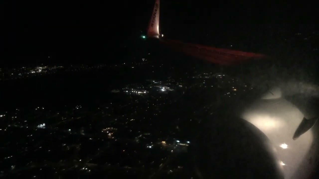 Ryanair Boeing 737-800 landing at Cork Airport