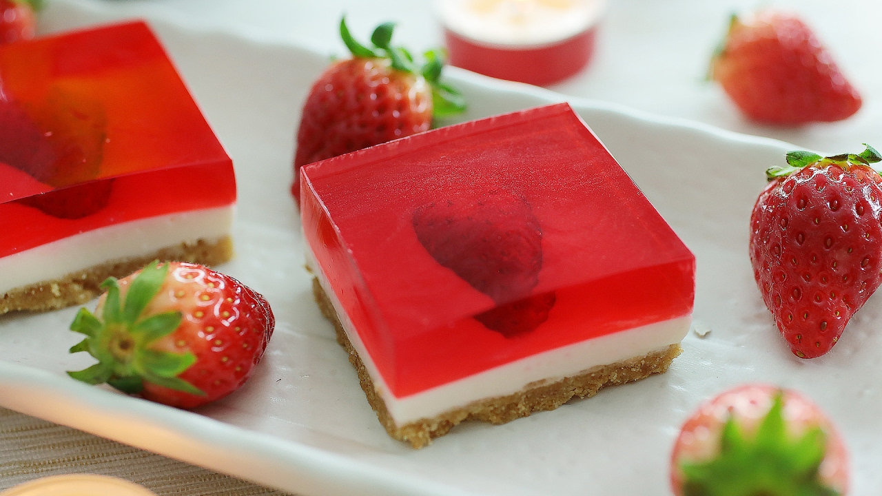 Strawberry Jelly Hearts Cheesecake