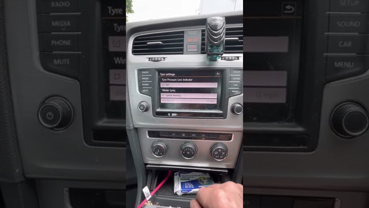 Как сбросить индикатор давления в шинах (TPMS) на Volkswagen Golf 2015 года выпуска