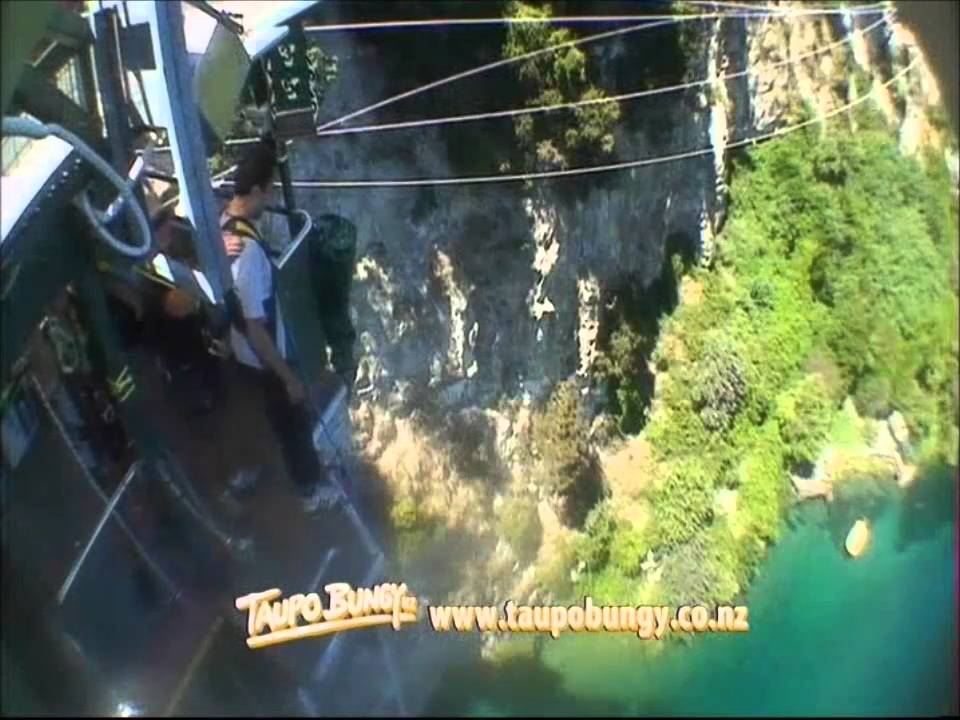 Bungy Jumping in Taupo, New Zealand | yoldaolmak.com