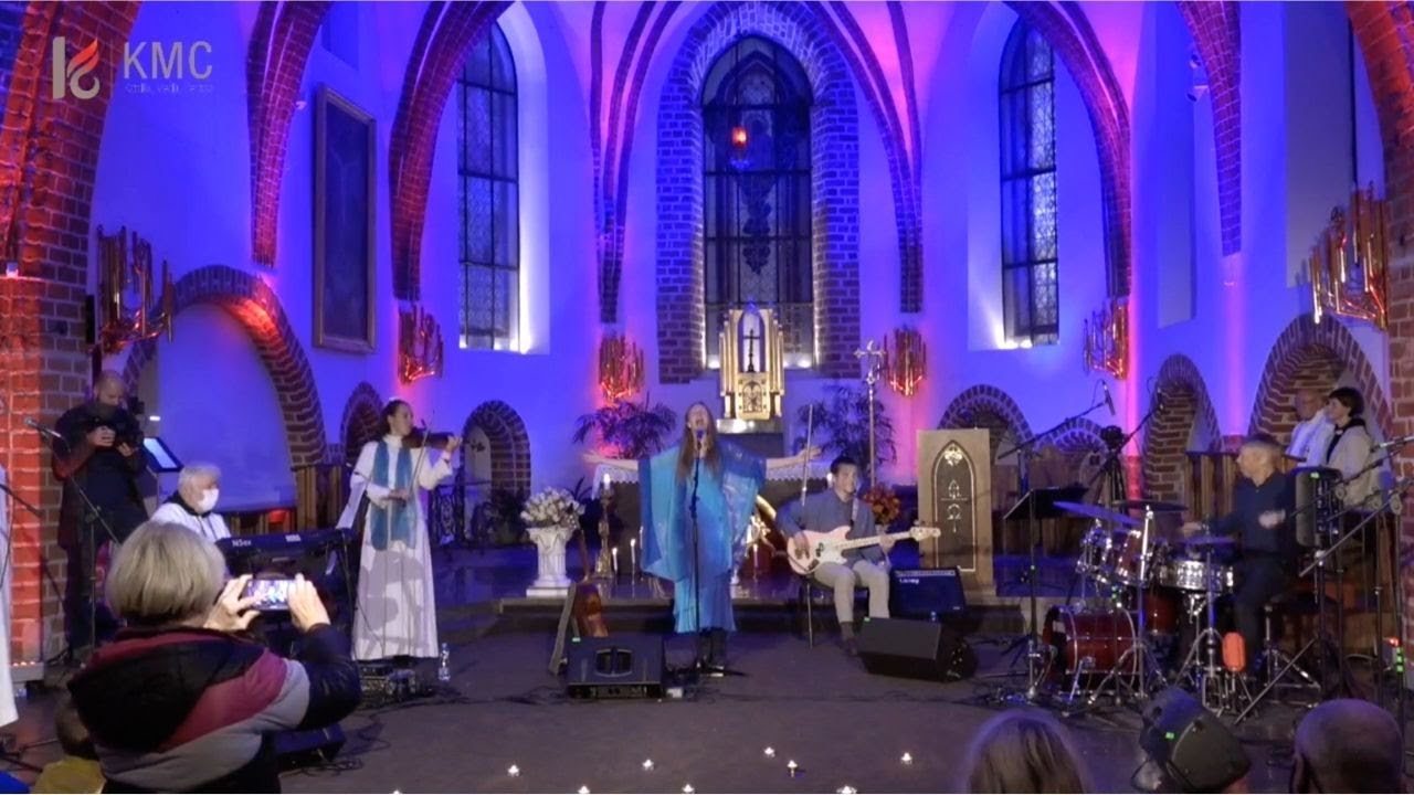 Rugilė Daujotaitė ir Grupė - Žvaigždėm Vainikuota