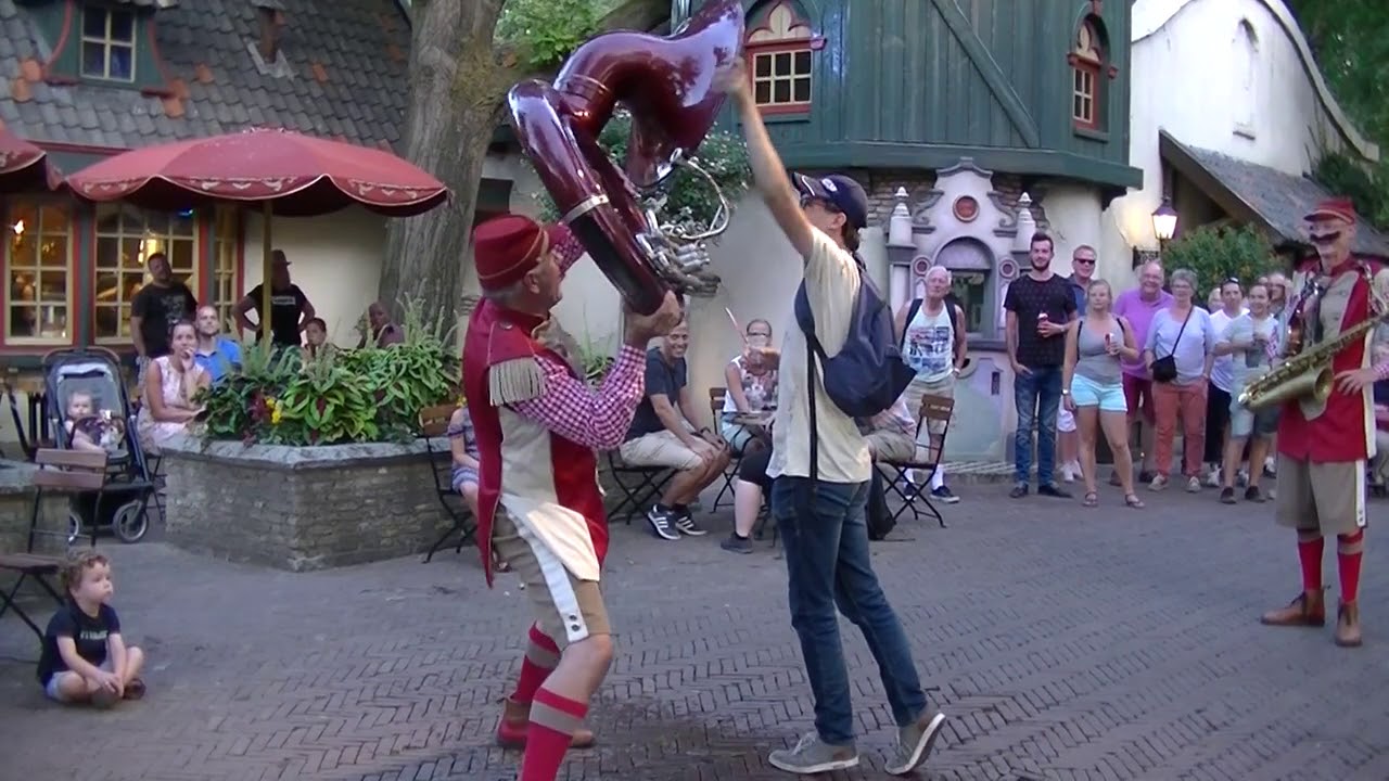 De FUNFARE als Harmonie van Drie in De Efteling Negen Pleinen Festijn 04 08 2018