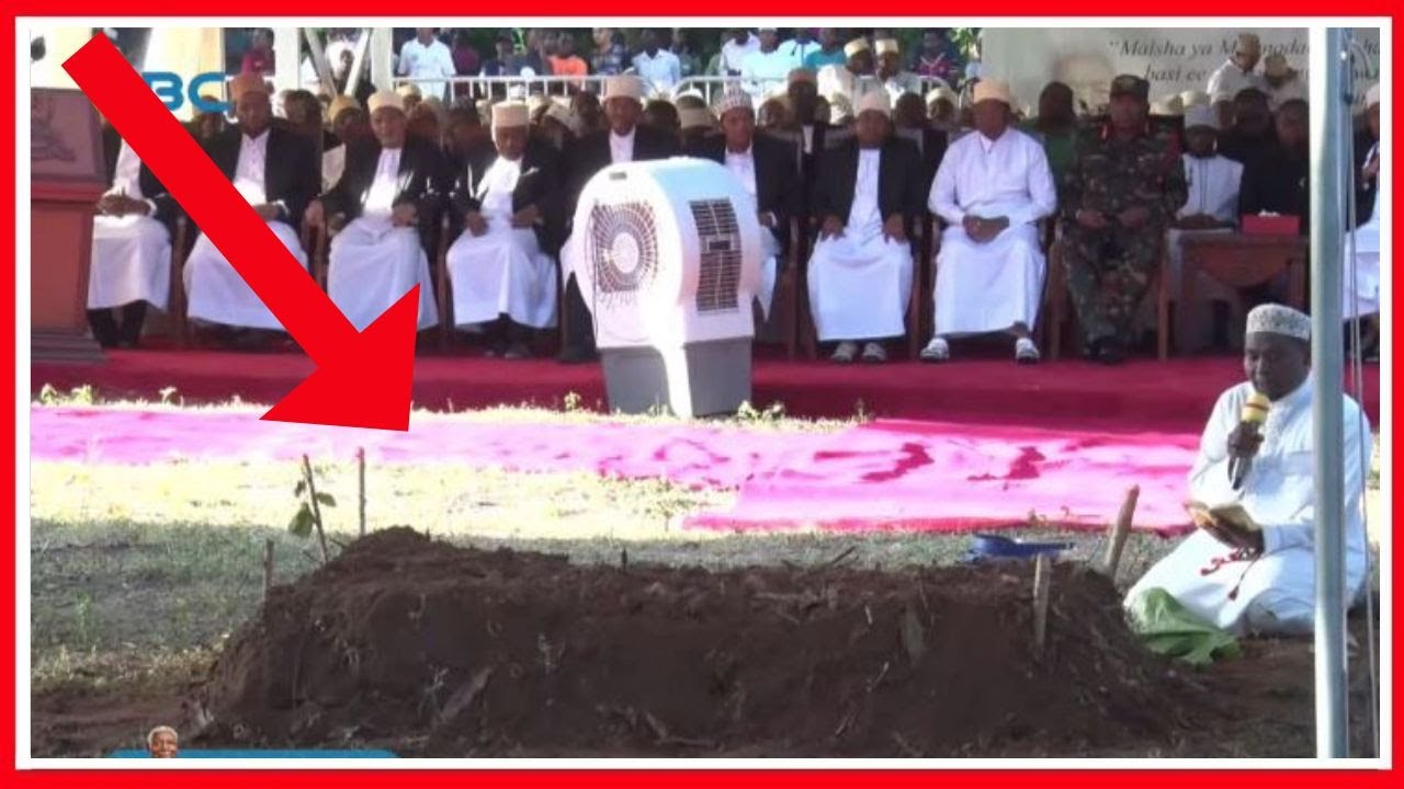 KABURI la MZEE MWINYI LIPO PEMBENI mwa KABURI la MWANAYE ALIYEMZIKA MWAKA 1 ULIOPITA...