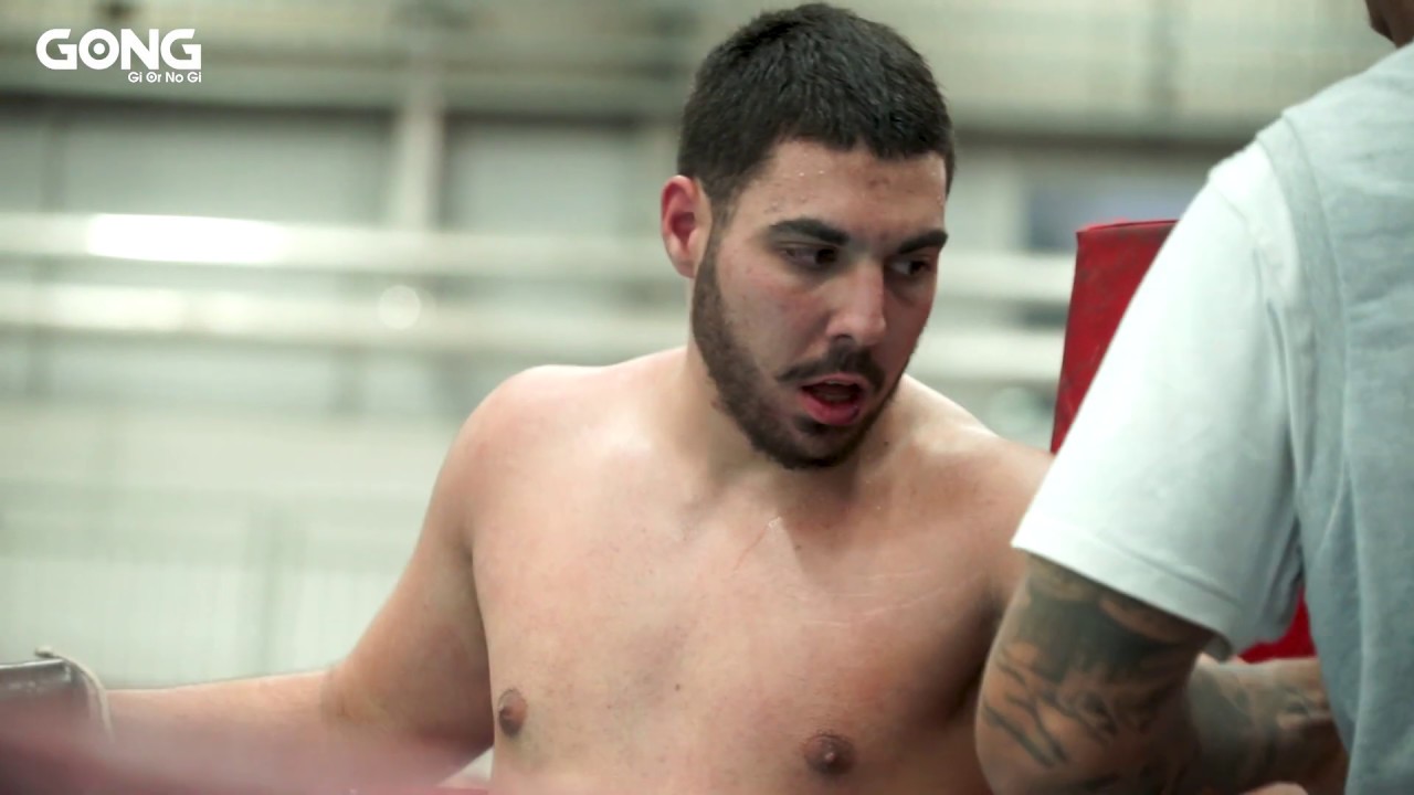 Pète lui la jambe ! (Kick-boxing - Italie)