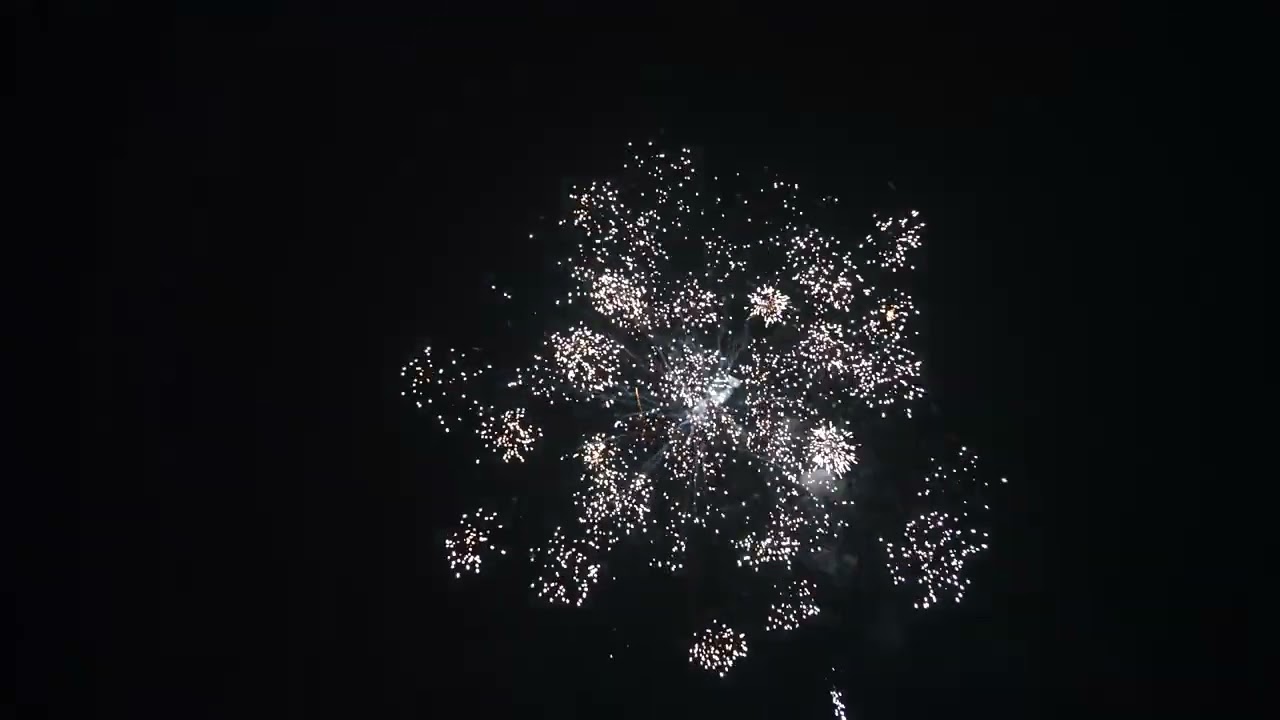 CLE4560 Fireworks Show 113 shots 25-30mm - SRPYRO Importer