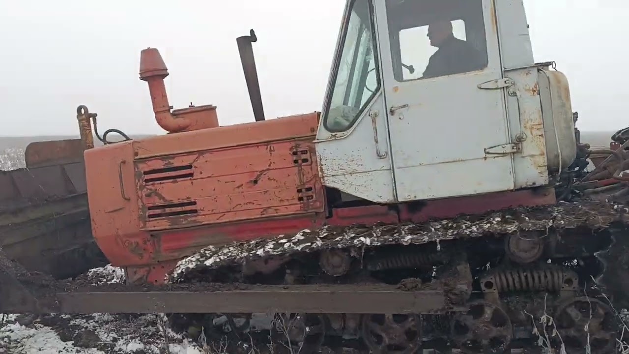 Т 150 гусеничний  працює з органікою