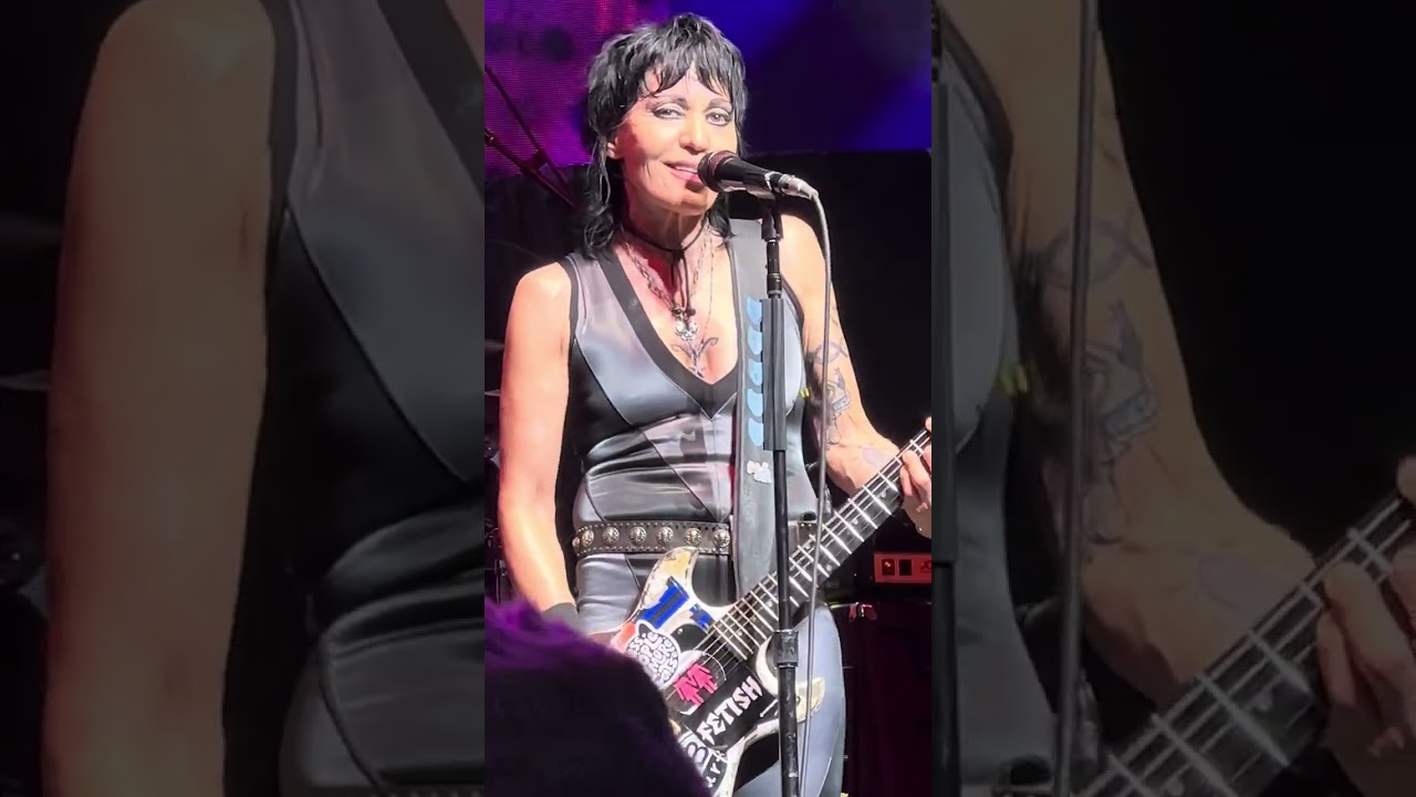 Crimson and Clover - Joan Jett  LIVE CINCINNATI OH 7/24/24