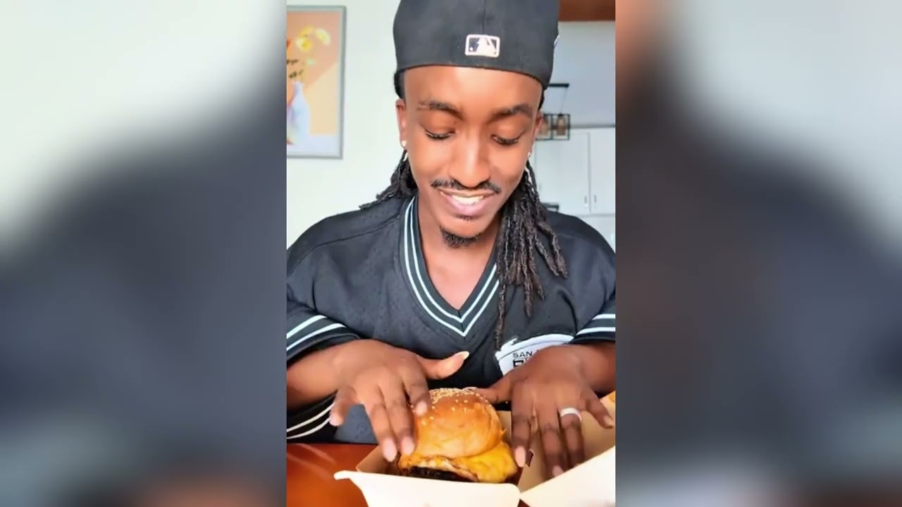 Eat With Your Girlfriend’s 🙌🤣🤣#foryou #fyp #funny #funnyvideo #lovers 