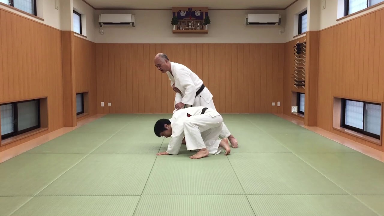 肩持ち二ヵ条抑え一