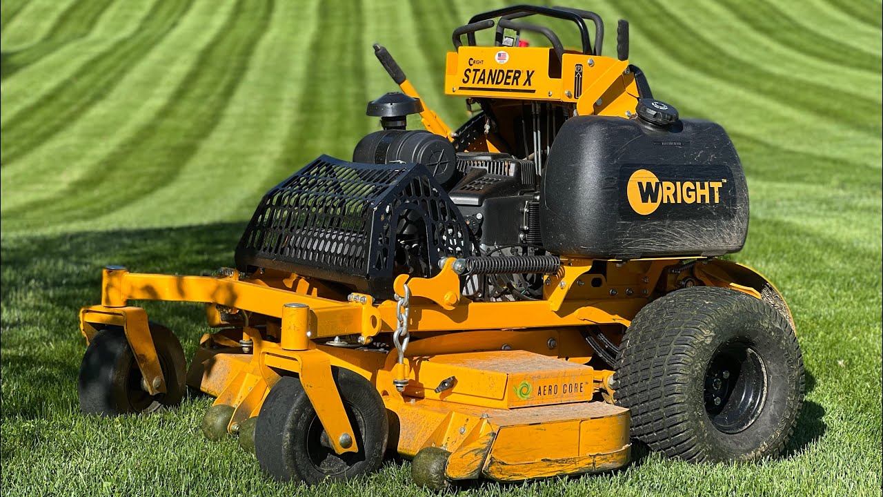 Lawnmower blade orientation