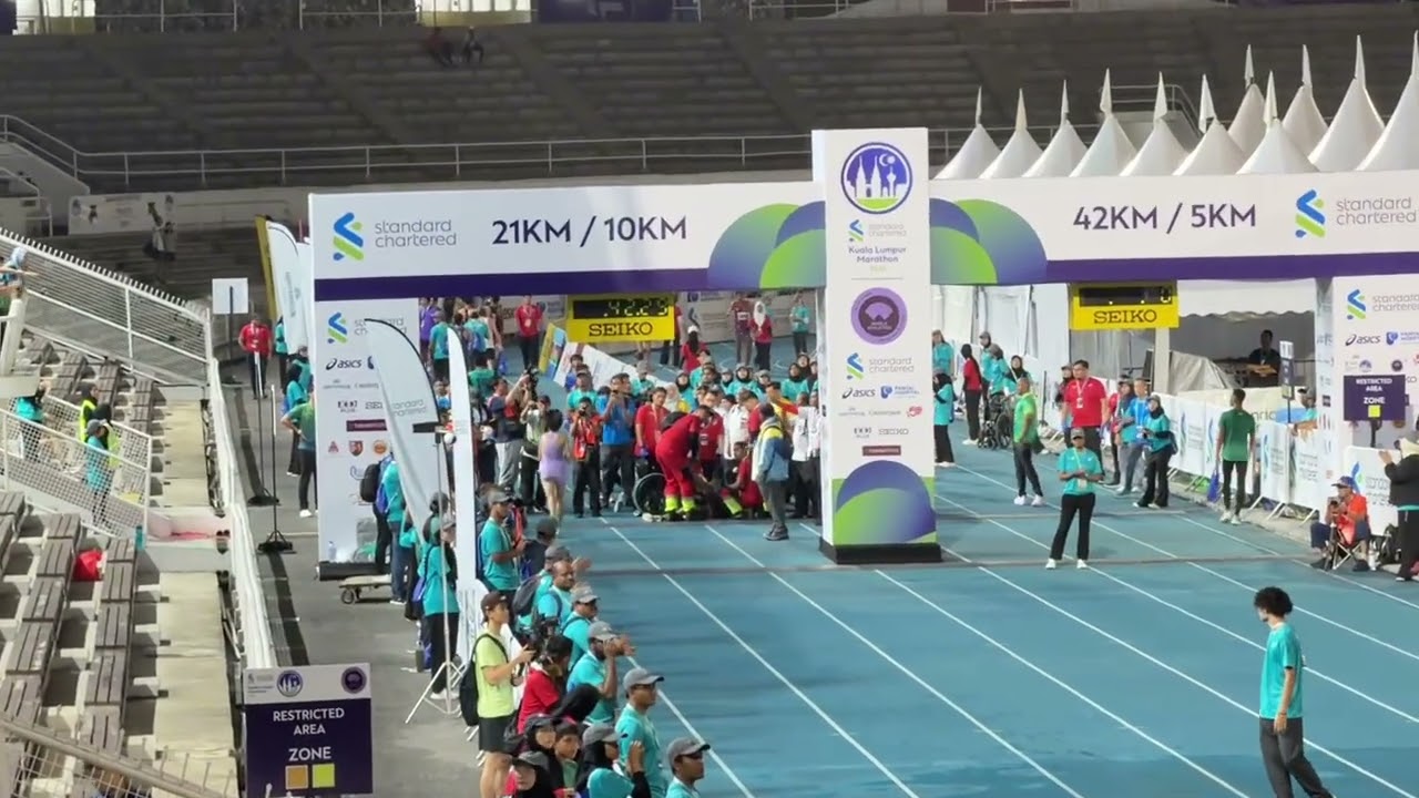 KLSCM 的10km 我拍了 起跑之后，我就从 起跑点 跑来终点 继续拍 冲线视频