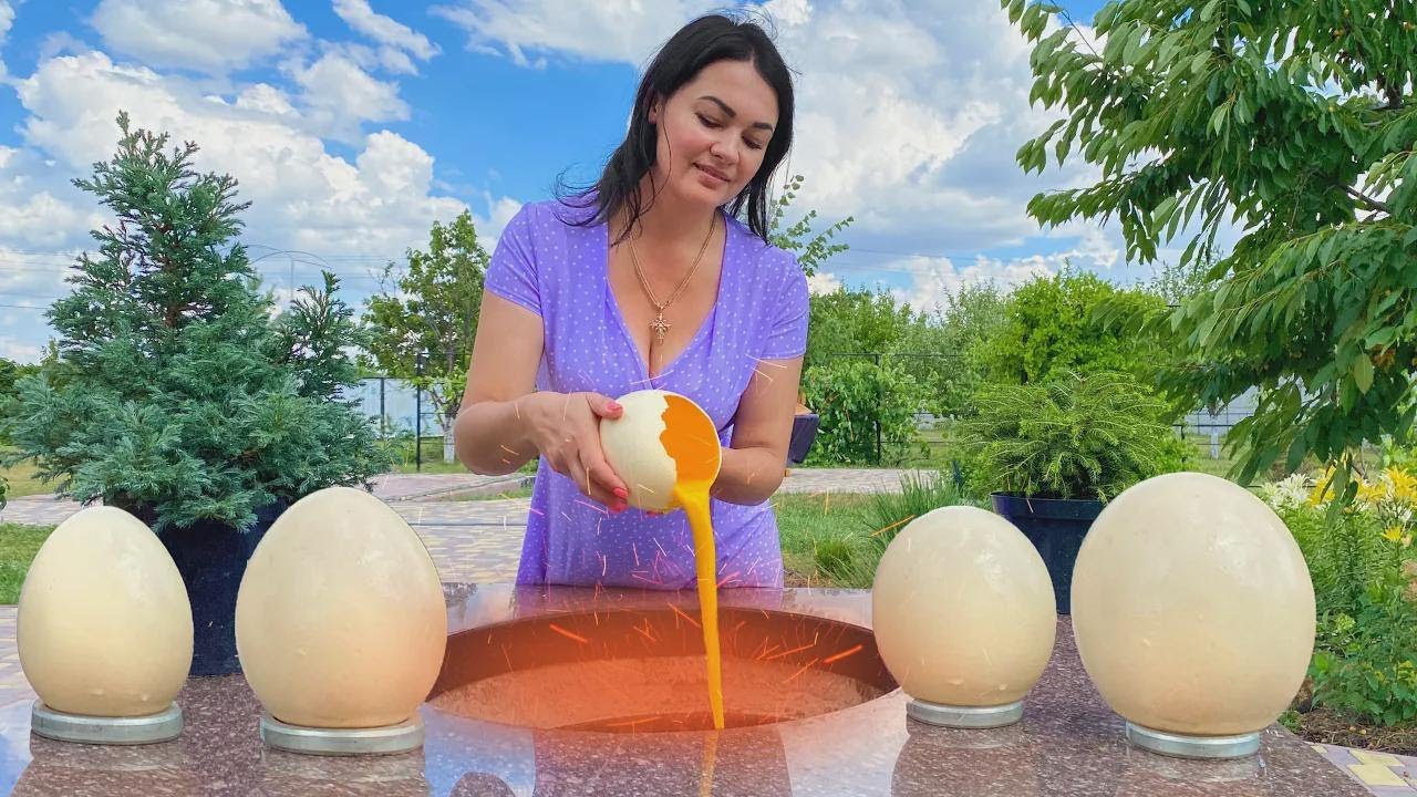 Grabe, laki ng ostrich eggs! Nagluto ako ng giant omelette sa pugon