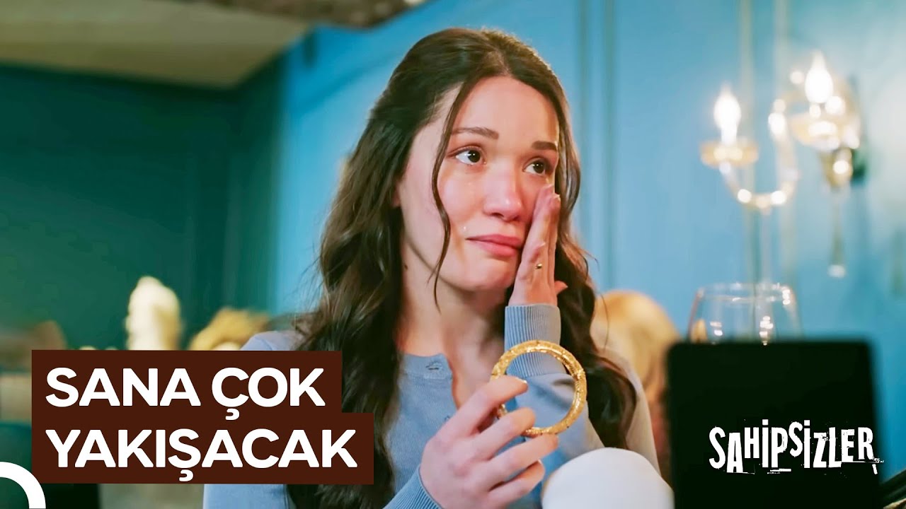 Devran'dan Azize'yi Ağlatan Hediye | Sahipsizler