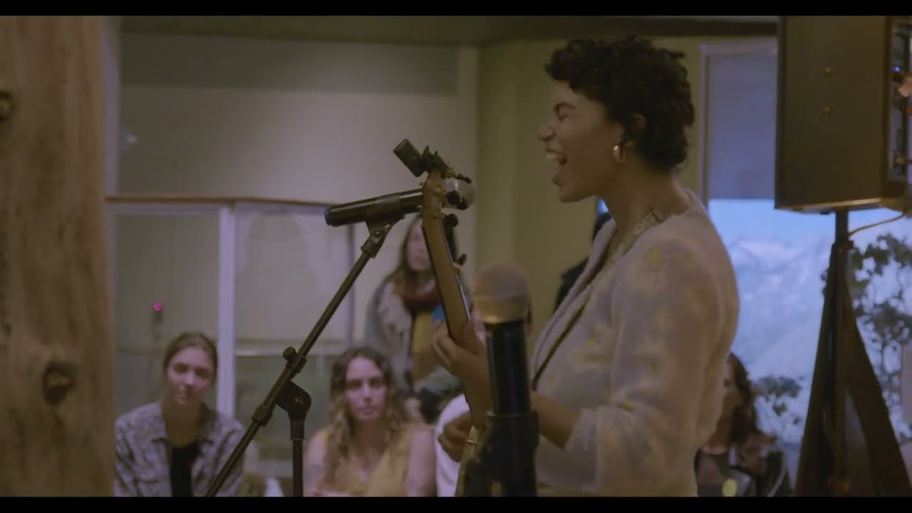 the shower song live by hannah mayree at the Oakland Museum