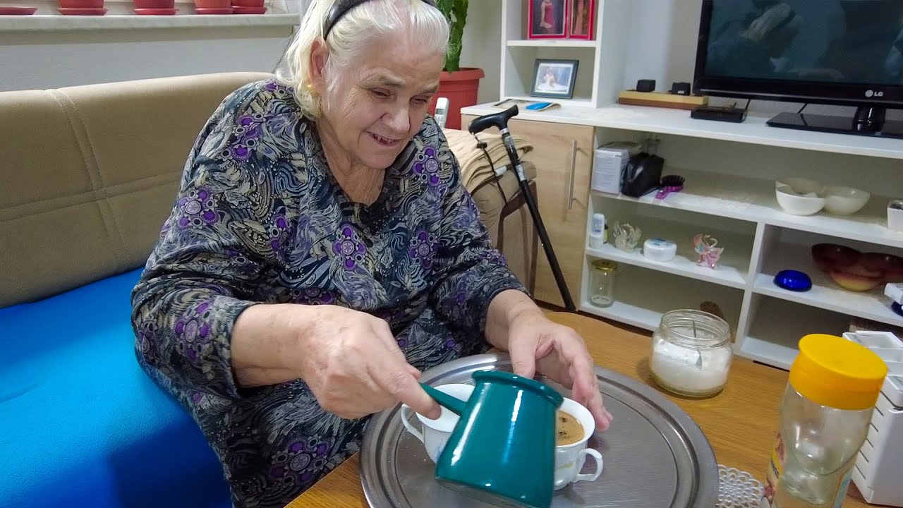 #Saliha - GLEDAM DOK JEDE jer druge kašike NEMA!