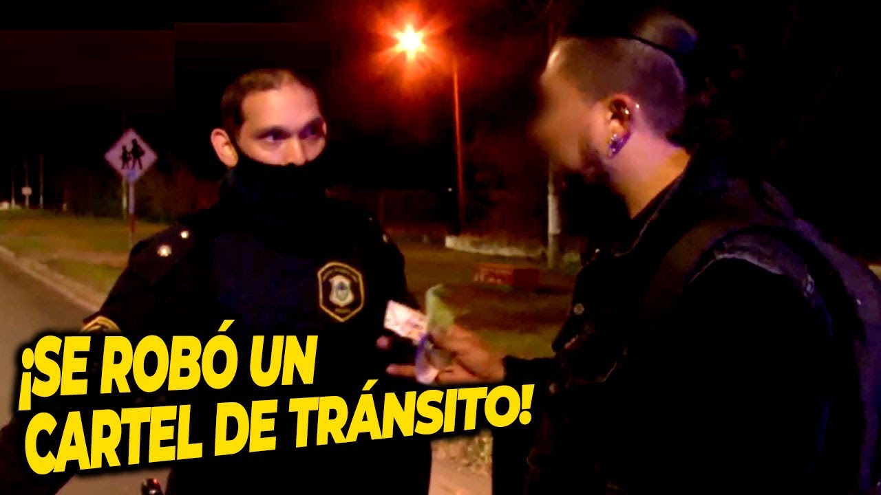 ¡Fue detenido por robar un cartel de tránsito!