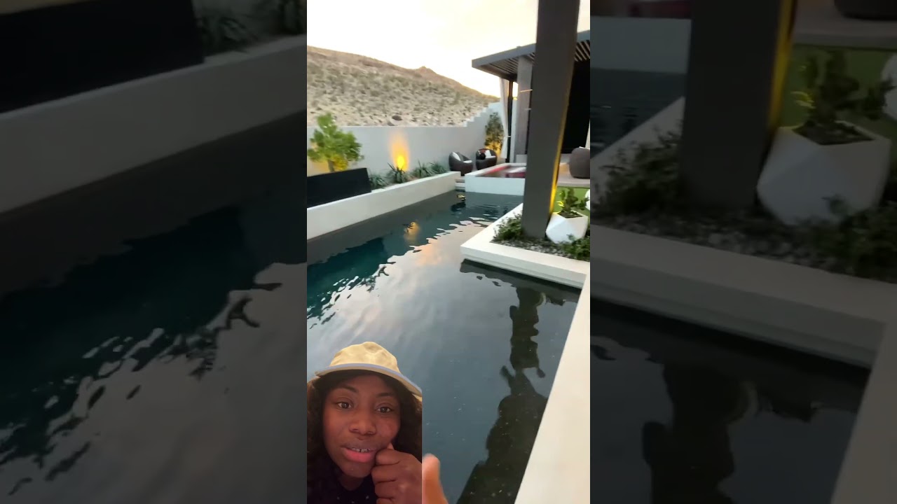 A small but luxury backyard 
