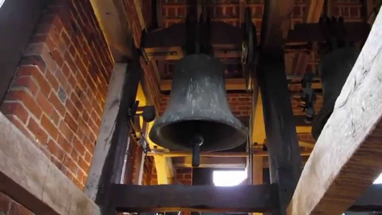Grønholt Kirke ringer til gudstjeneste