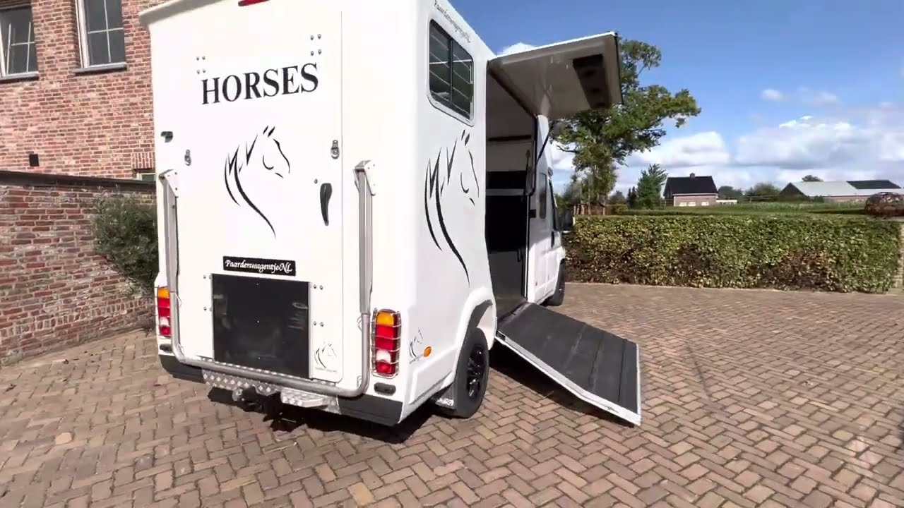 ***verkocht*** Fiat Ducato 3.0L paardenwagen uit 2014 met dubbele cabine en 5 zitplaatsen